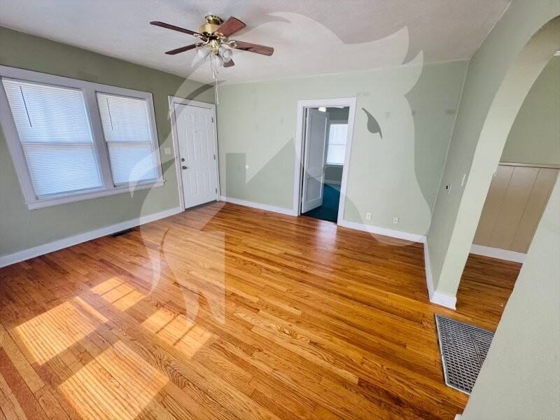 1507 Main St - Photo 2 of 11