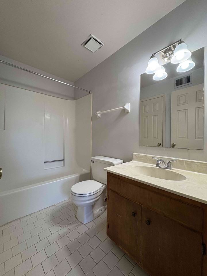 201 29th Ave N - Photo 7 of 8