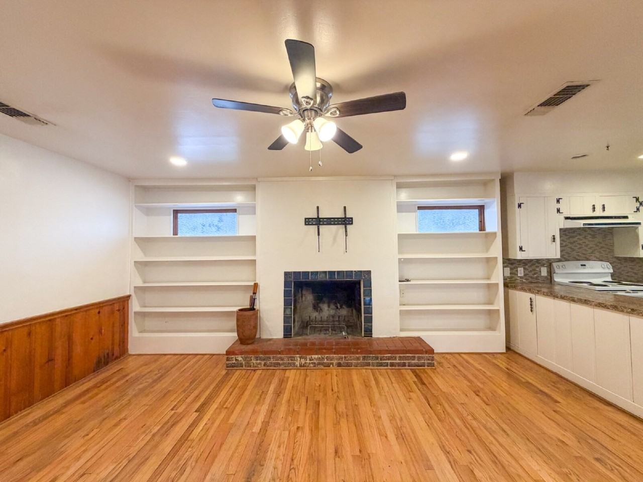3520 30th St - Photo 4 of 12