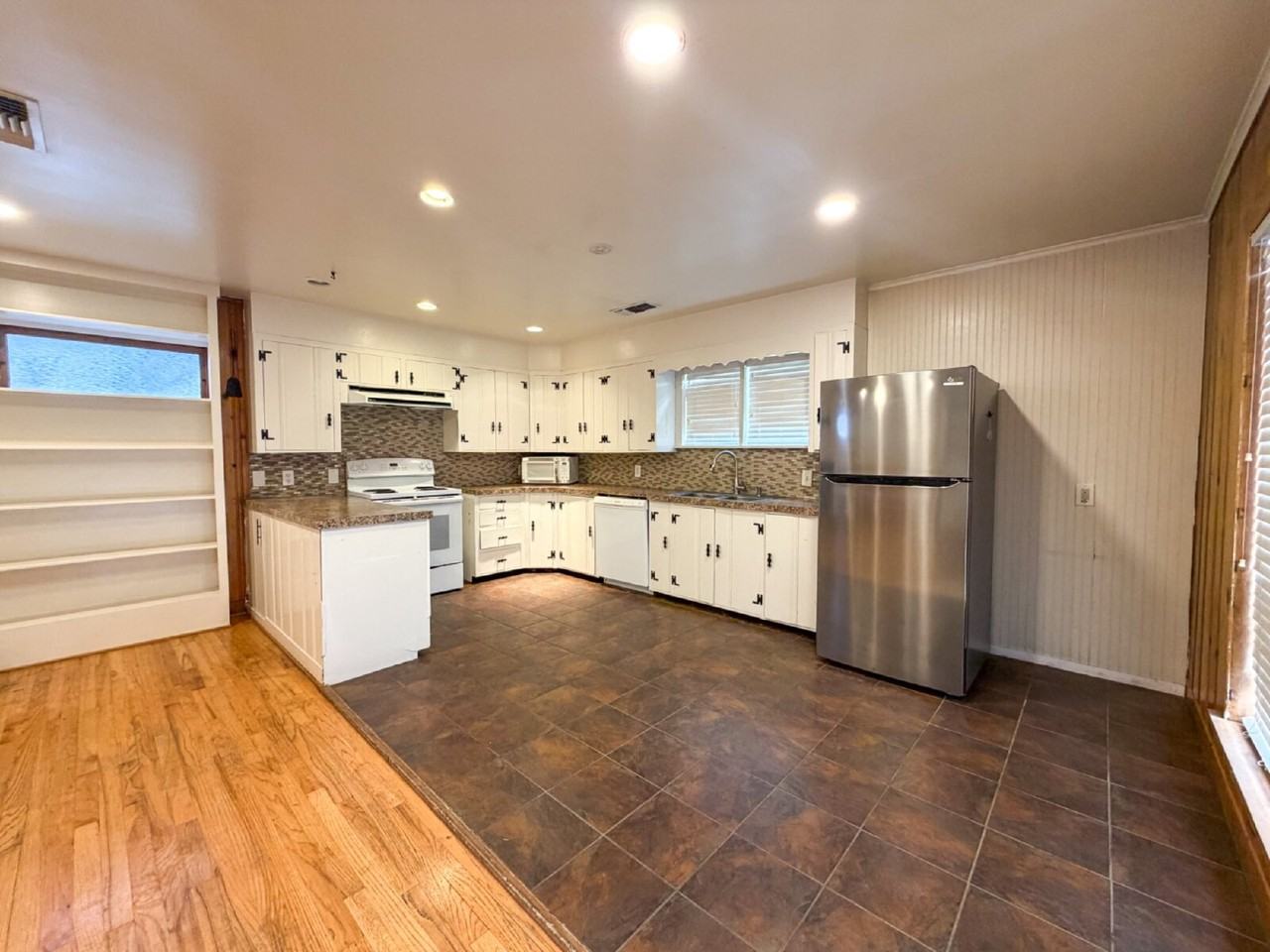 3520 30th St - Photo 5 of 12