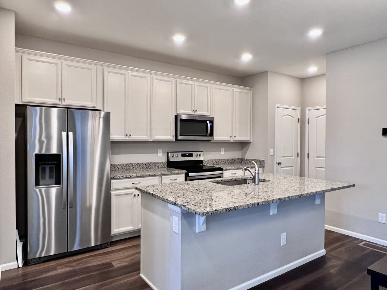 21783 E Radcliff Cir - Photo 6 of 32