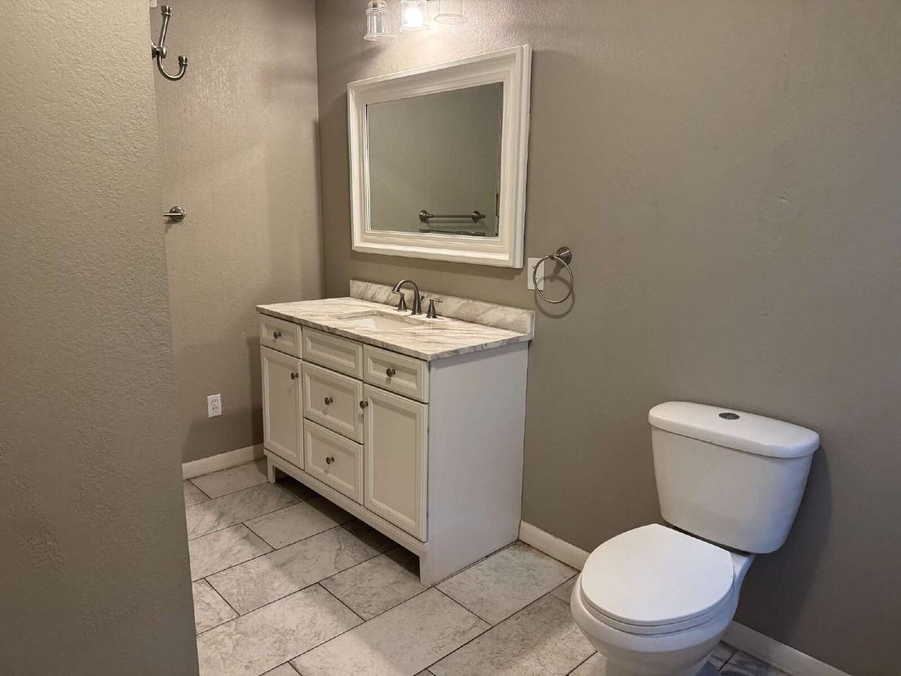 3709 32nd St - Photo 4 of 12