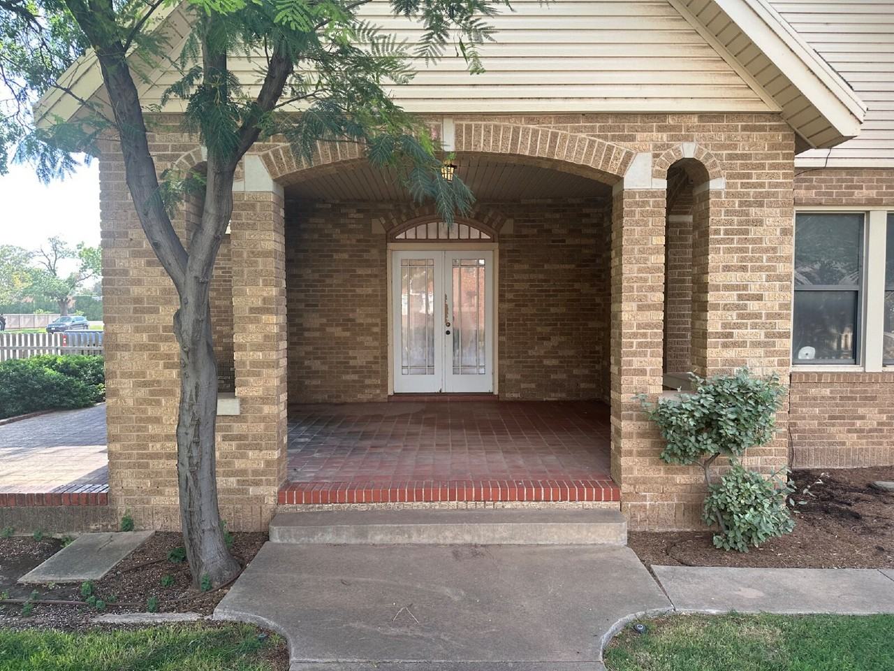 1902 Broadway - Photo 3 of 29