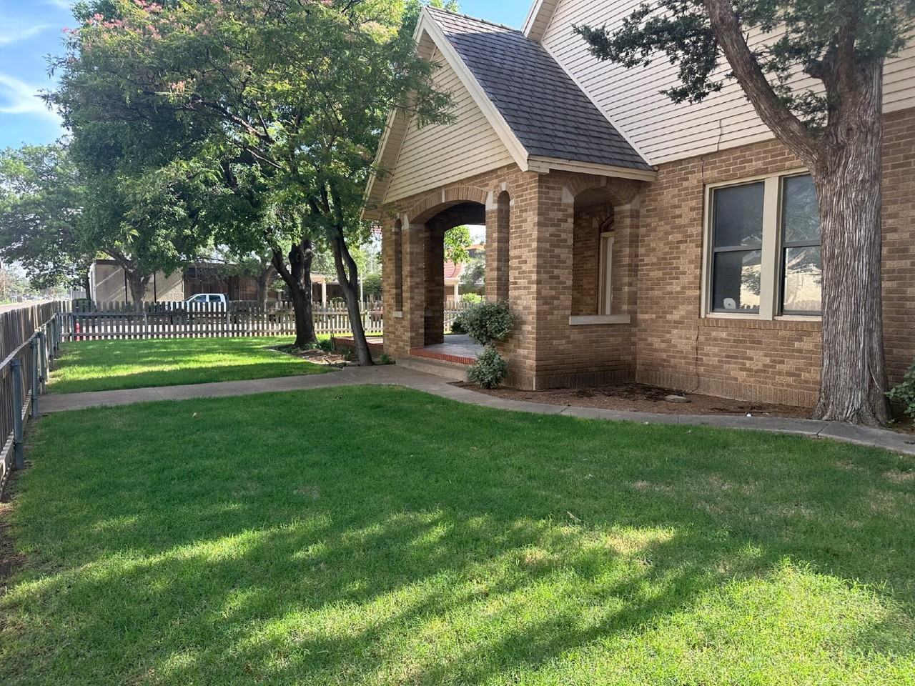 1902 Broadway - Photo 6 of 29