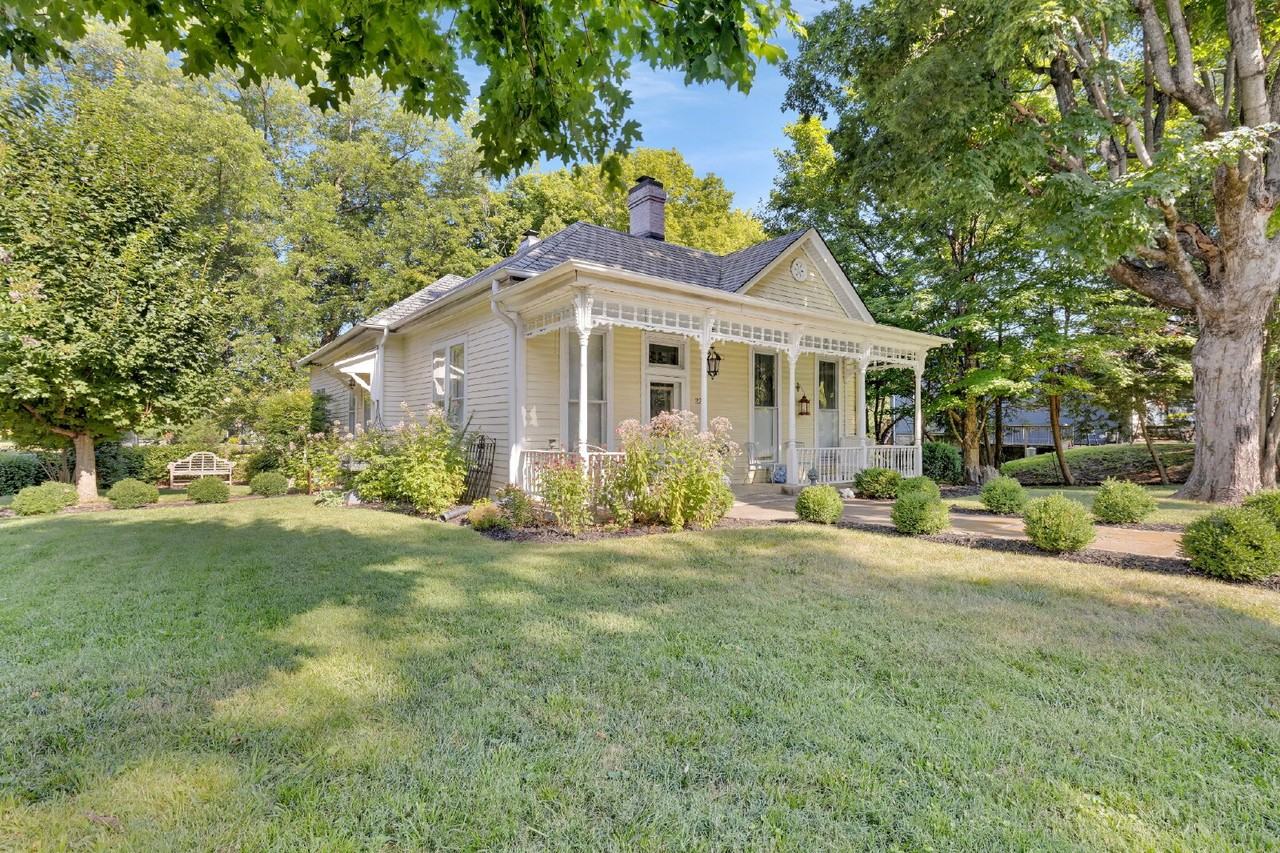 221 Walnut St - Photo 2 of 27