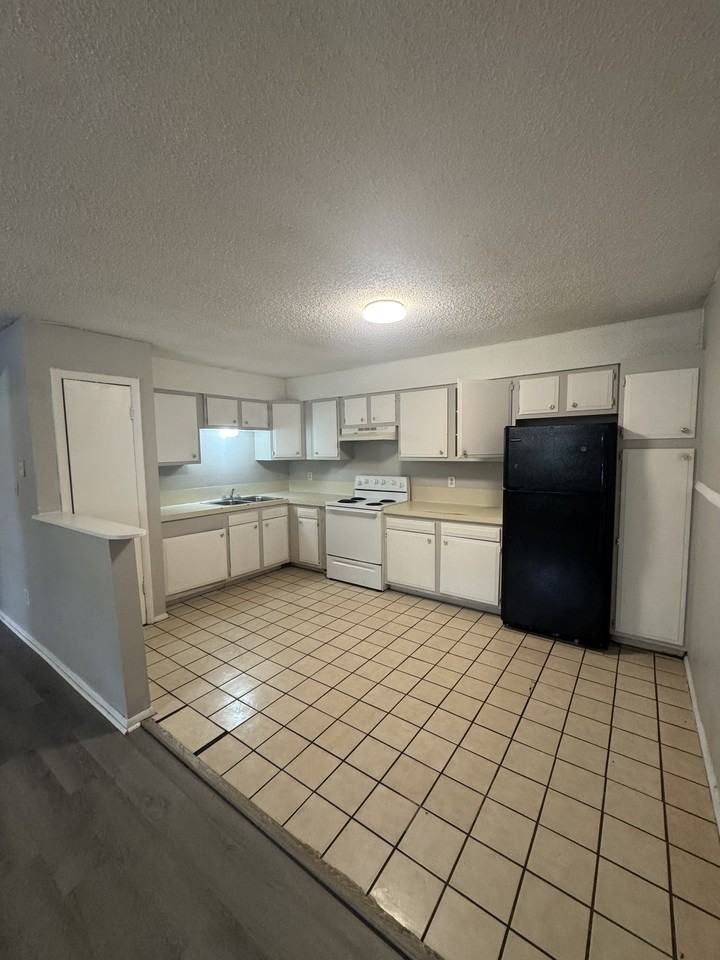 Heather Apartments - Photo 2 of 8