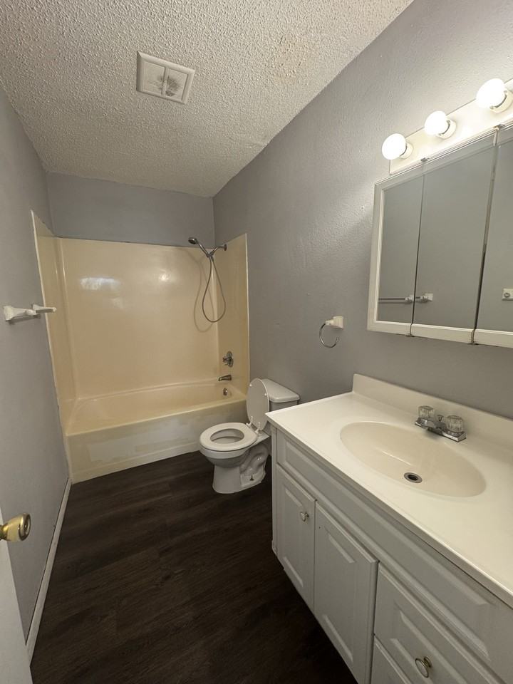 Heather Apartments - Photo 6 of 8