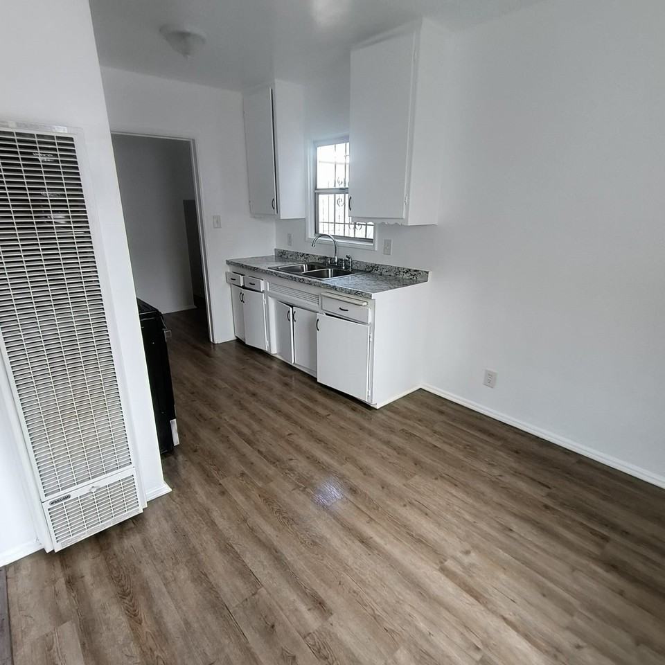 902 East 79th Street - Photo 2 of 17