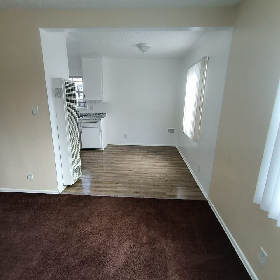 902 East 79th Street - Photo 3 of 17
