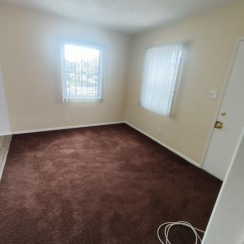 902 East 79th Street - Photo 4 of 17