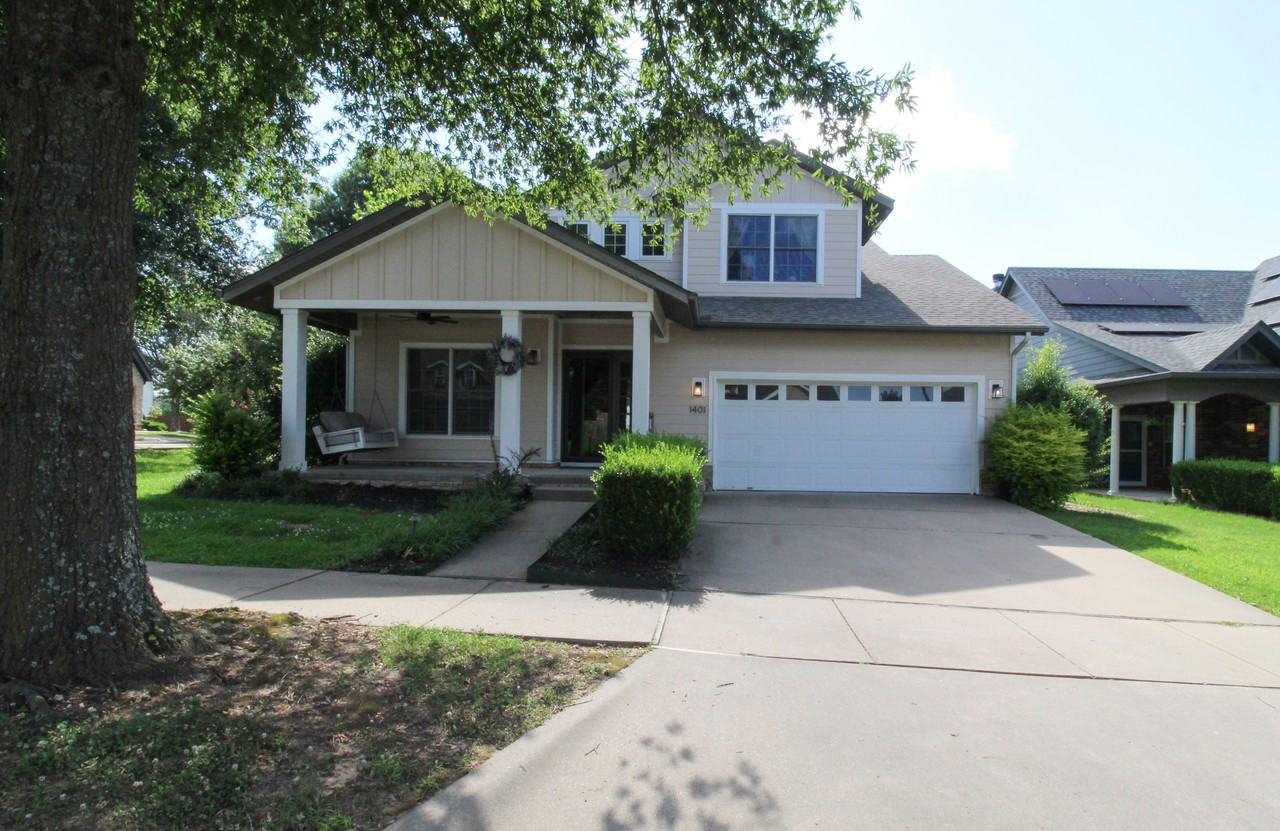 1401 Ne Dysart Woods Ln #1 - Photo 2 of 50