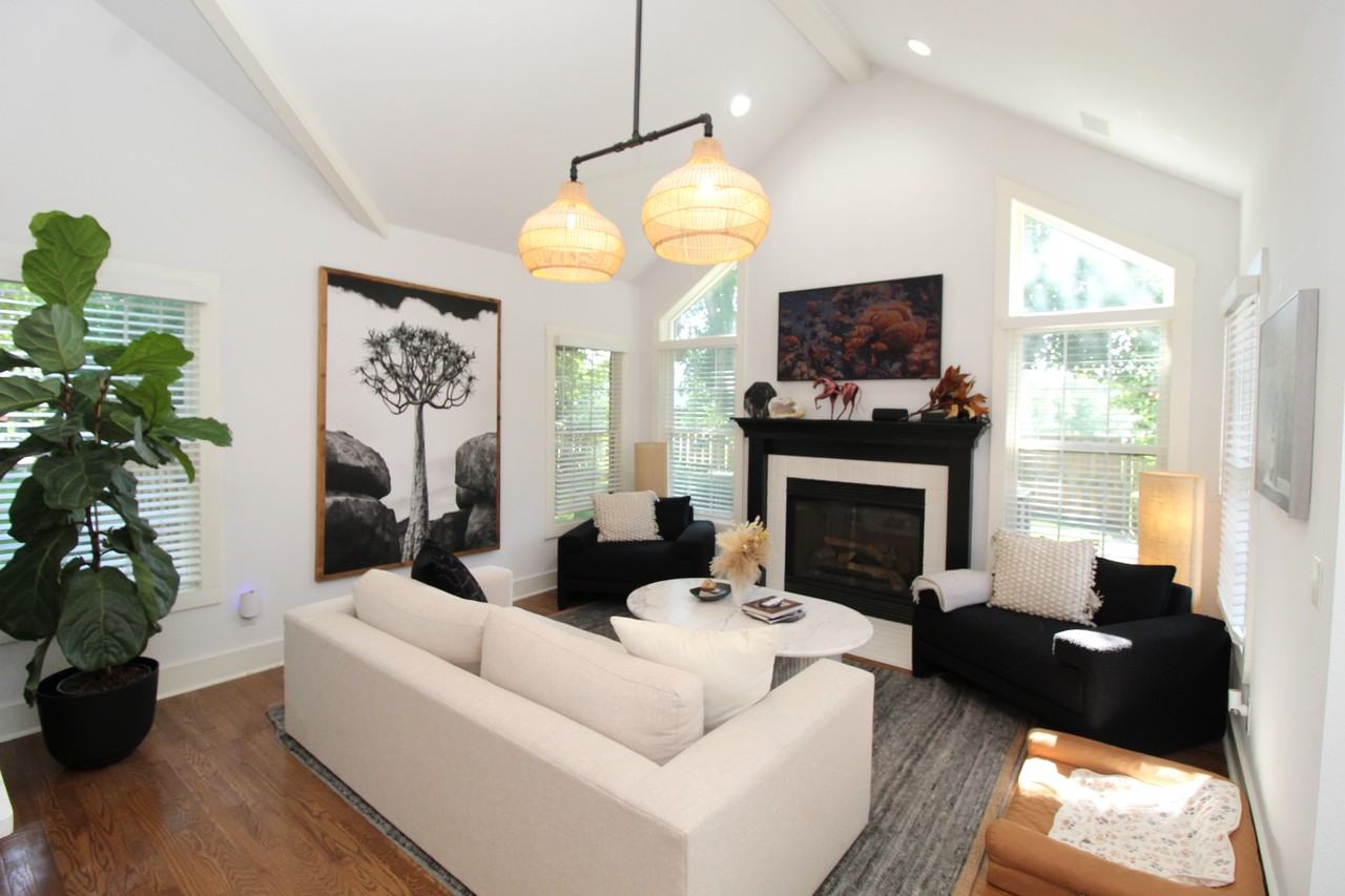1401 Ne Dysart Woods Ln #1 - Photo 3 of 50
