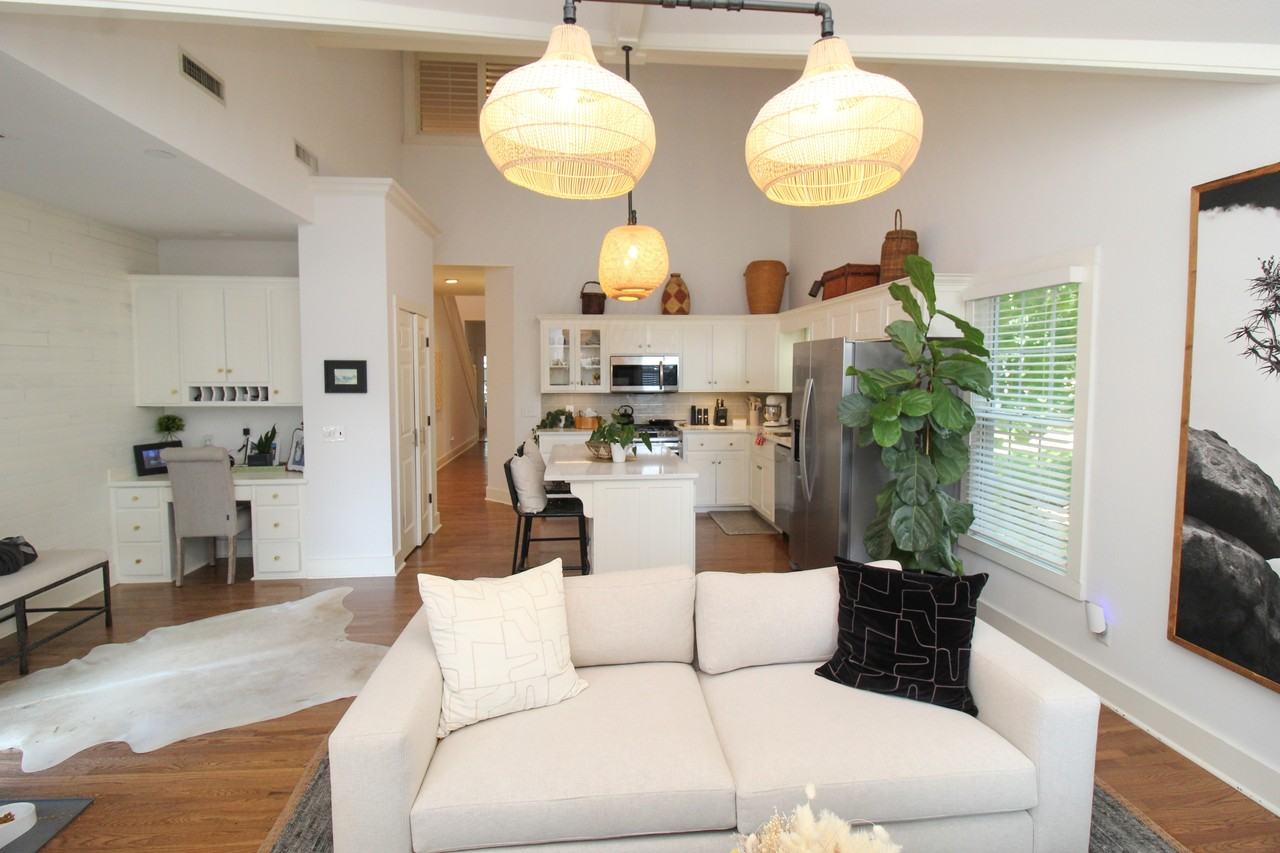 1401 Ne Dysart Woods Ln #1 - Photo 4 of 50