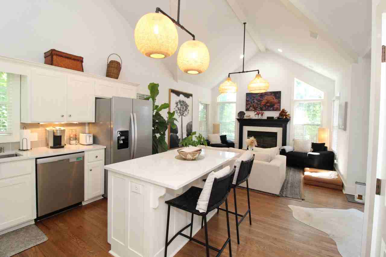 1401 Ne Dysart Woods Ln #1 - Photo 7 of 50