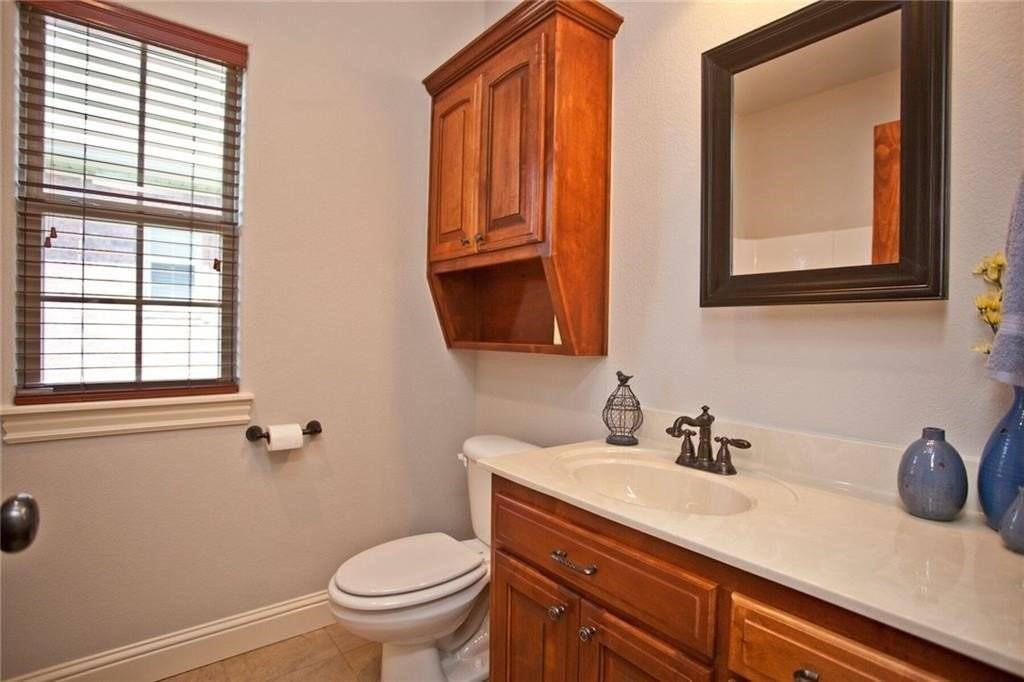 1051 Hunters Pointe - Photo 5 of 25