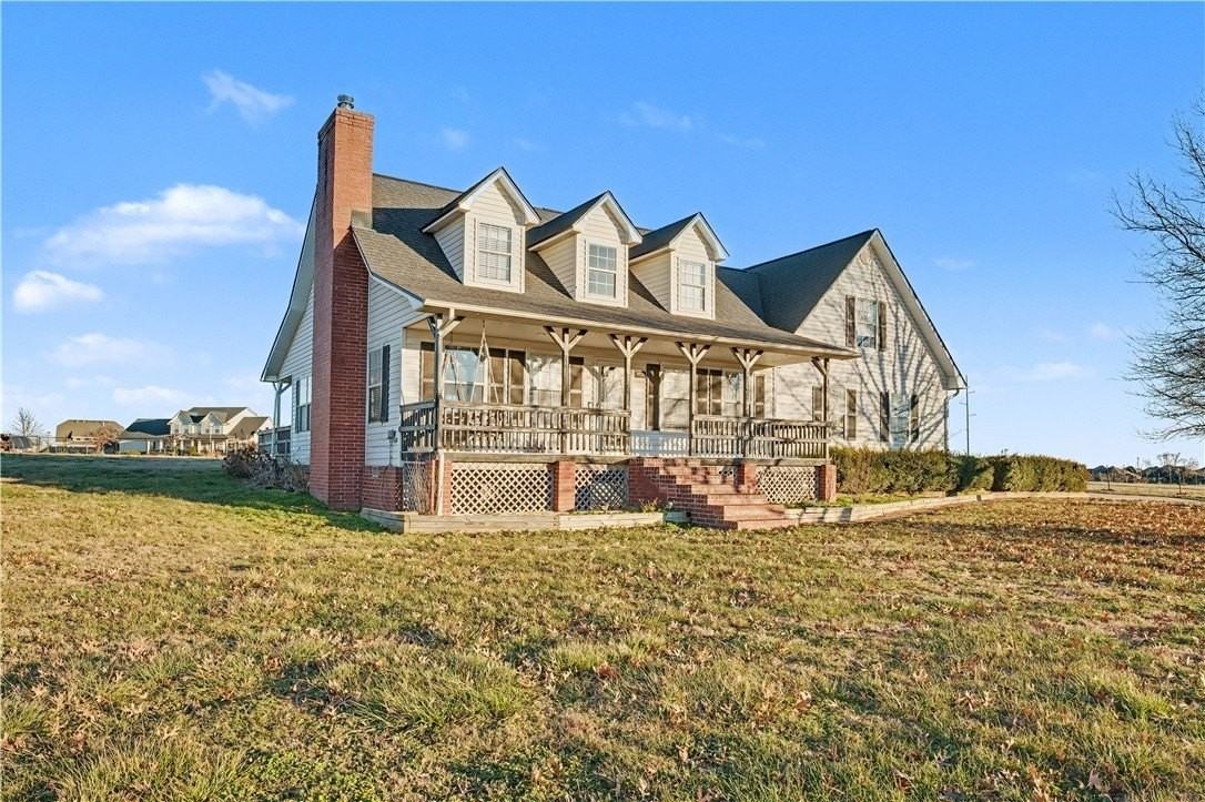 1092 Main St - Photo 2 of 27