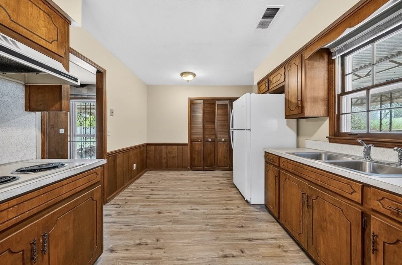 1315 Pagoda Drive - Photo 3 of 12