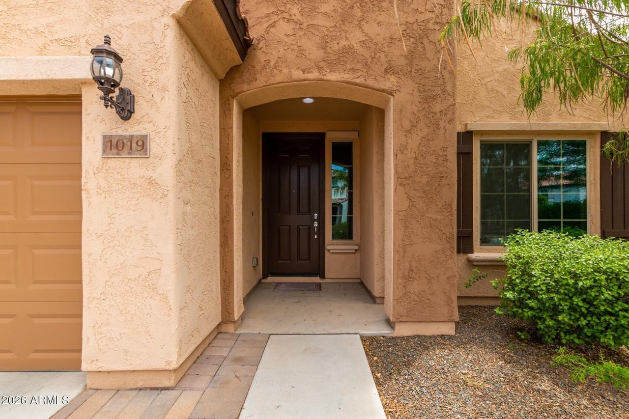 1019 W Spur Dr - Photo 4 of 30
