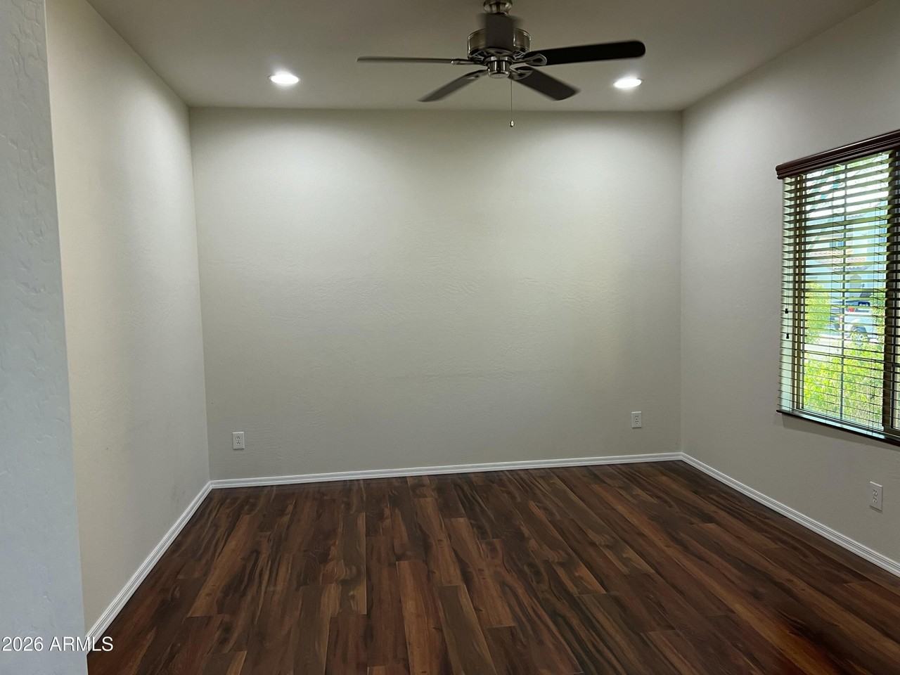 1019 W Spur Dr - Photo 5 of 30