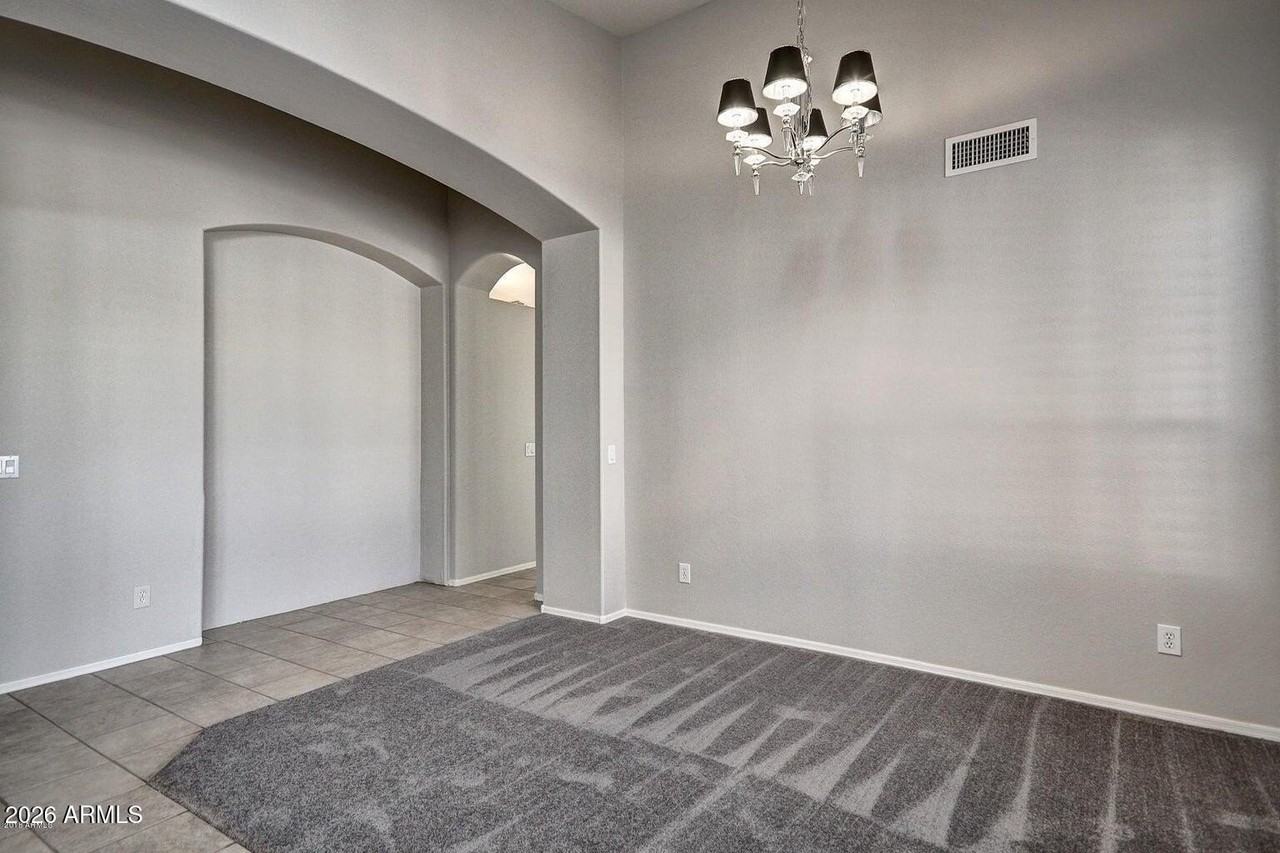 12715 W Cambridge Ave - Photo 4 of 30