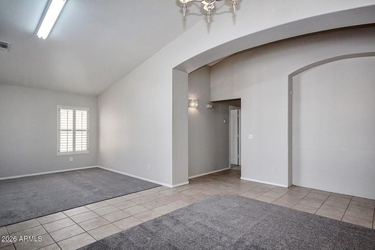 12715 W Cambridge Ave - Photo 5 of 30