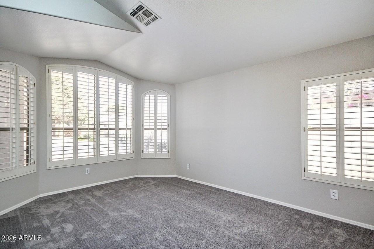 12715 W Cambridge Ave - Photo 6 of 30