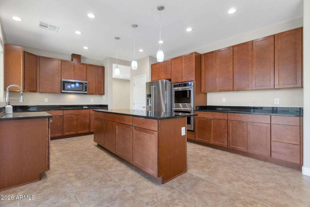 11971 W Patrick Ln - Photo 6 of 37