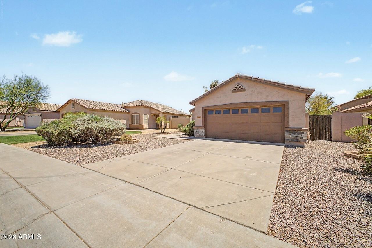 3311 E San Angelo Ave - Photo 2 of 26