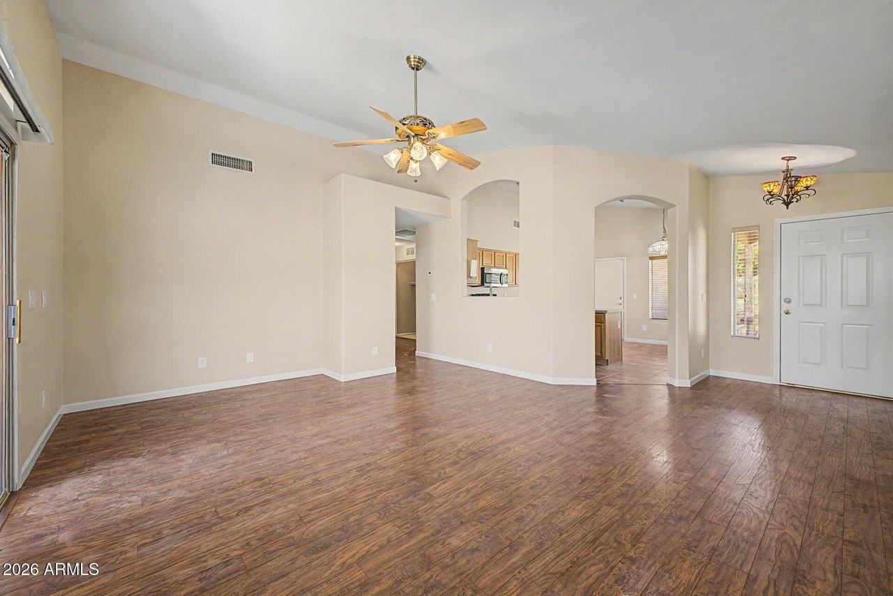 3311 E San Angelo Ave - Photo 4 of 26