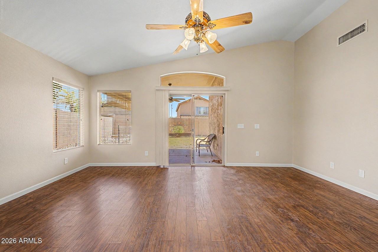 3311 E San Angelo Ave - Photo 6 of 26