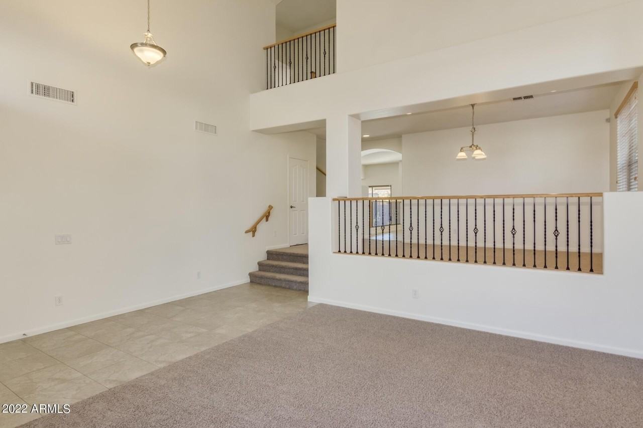 5733 W Plum Rd - Photo 4 of 37