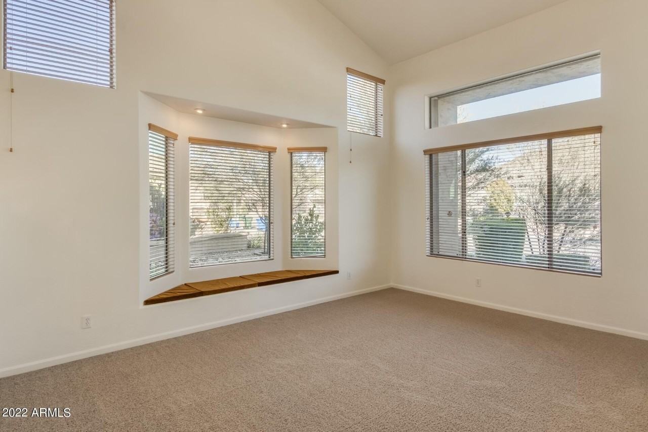 5733 W Plum Rd - Photo 6 of 37
