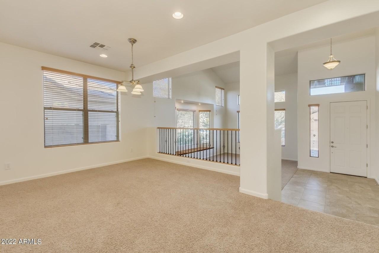 5733 W Plum Rd - Photo 7 of 37