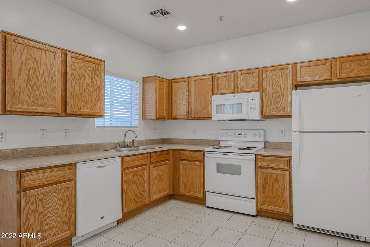 8940 W Olive Ave #70 - Photo 2 of 25