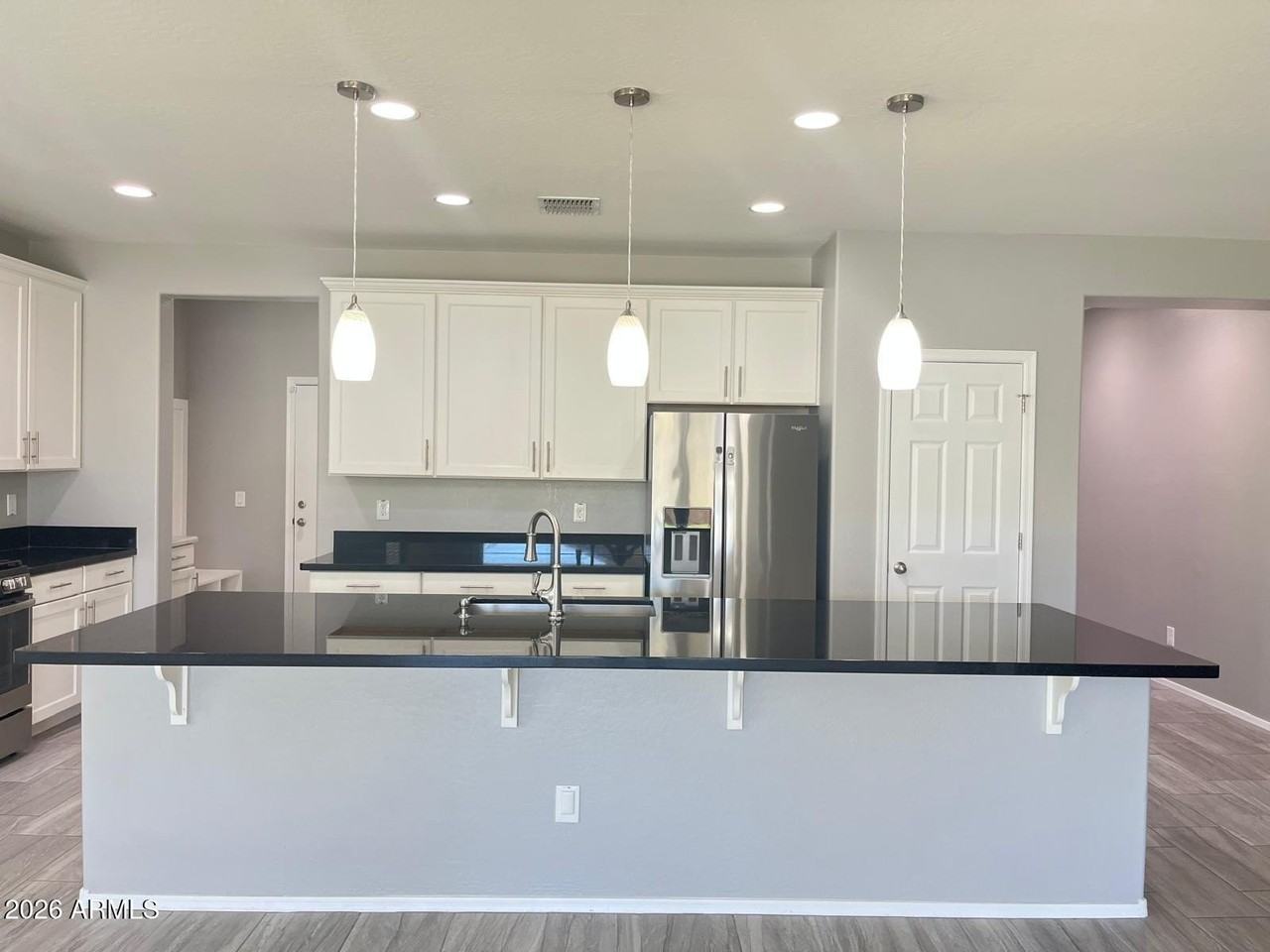 8503 W Peppertree Ln - Photo 3 of 39