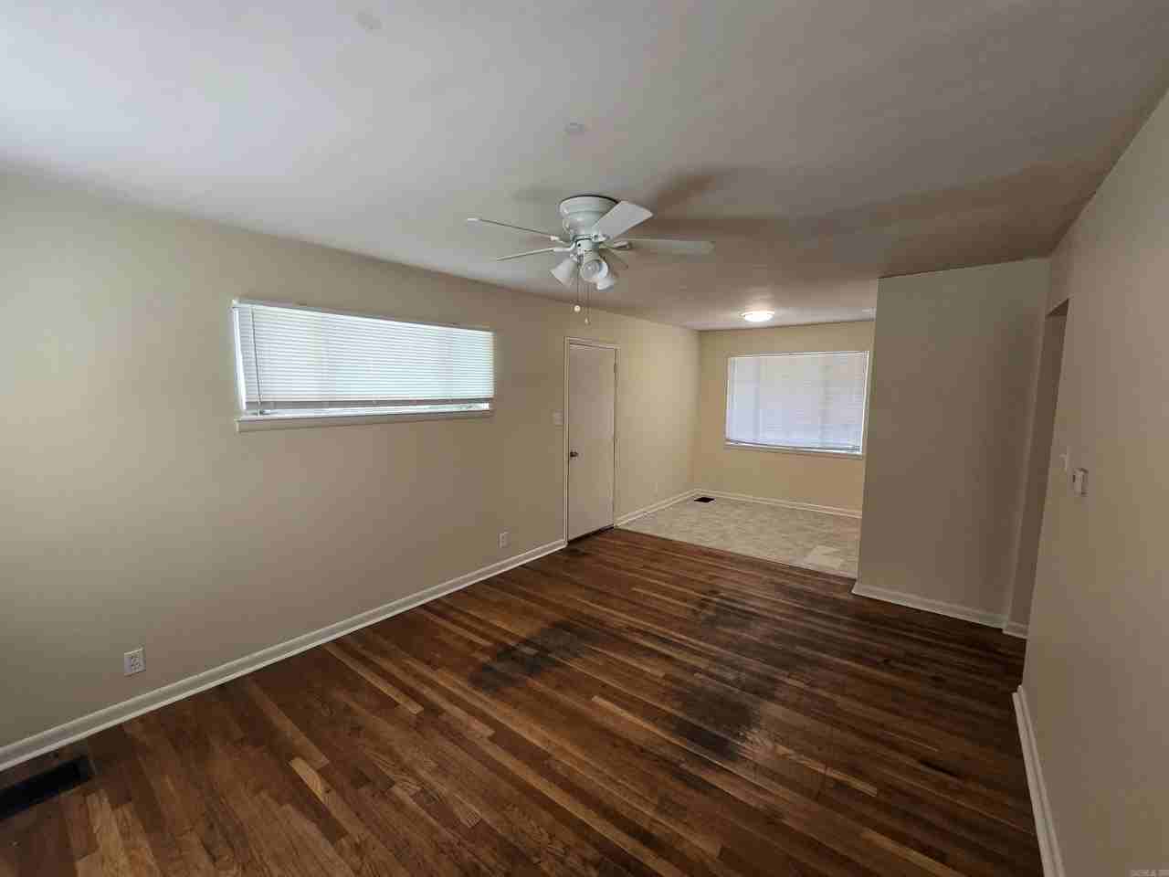 111 Broadmoor Dr - Photo 2 of 15