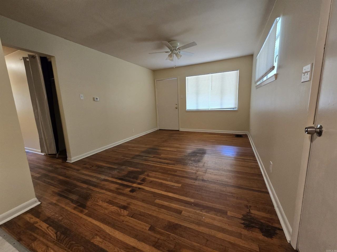 111 Broadmoor Dr - Photo 3 of 15