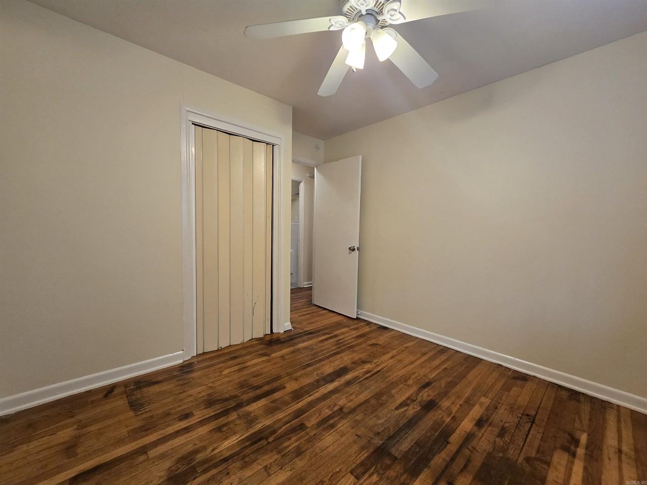 111 Broadmoor Dr - Photo 6 of 15