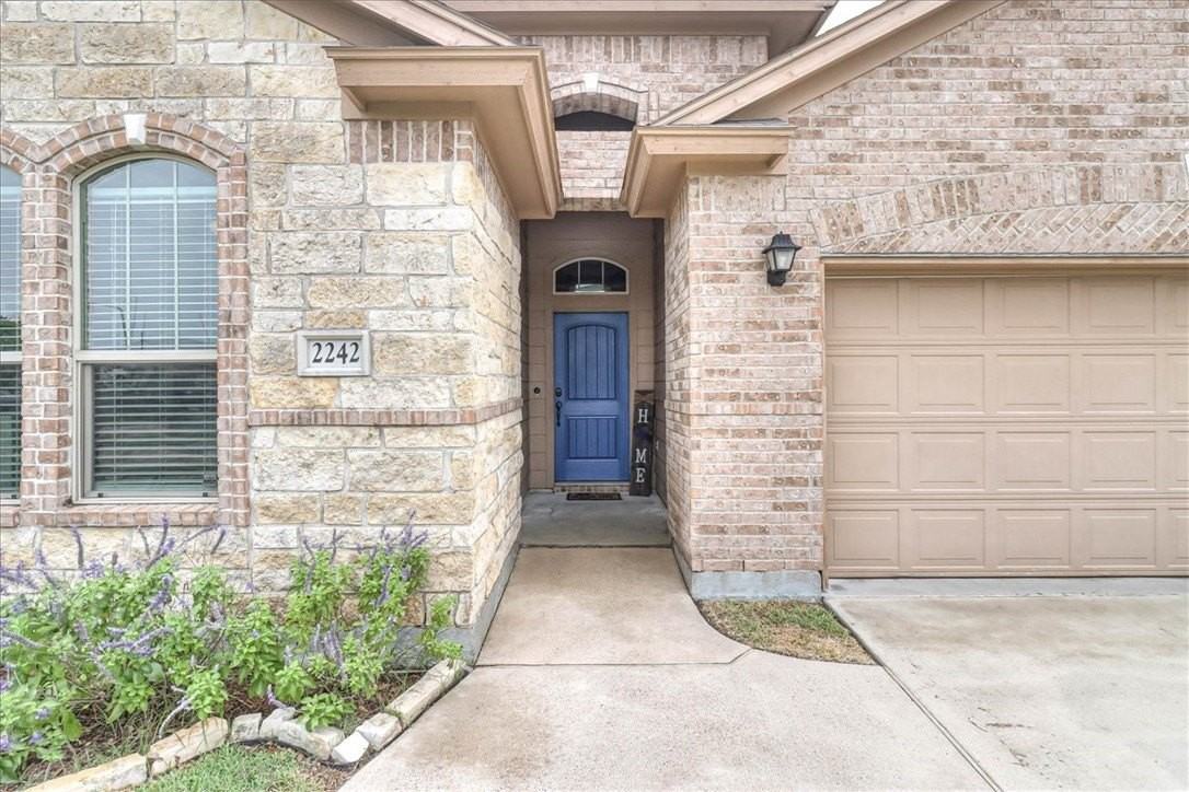 2242 Anacua St - Photo 2 of 39