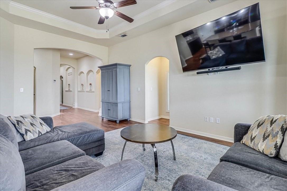 2242 Anacua St - Photo 6 of 39