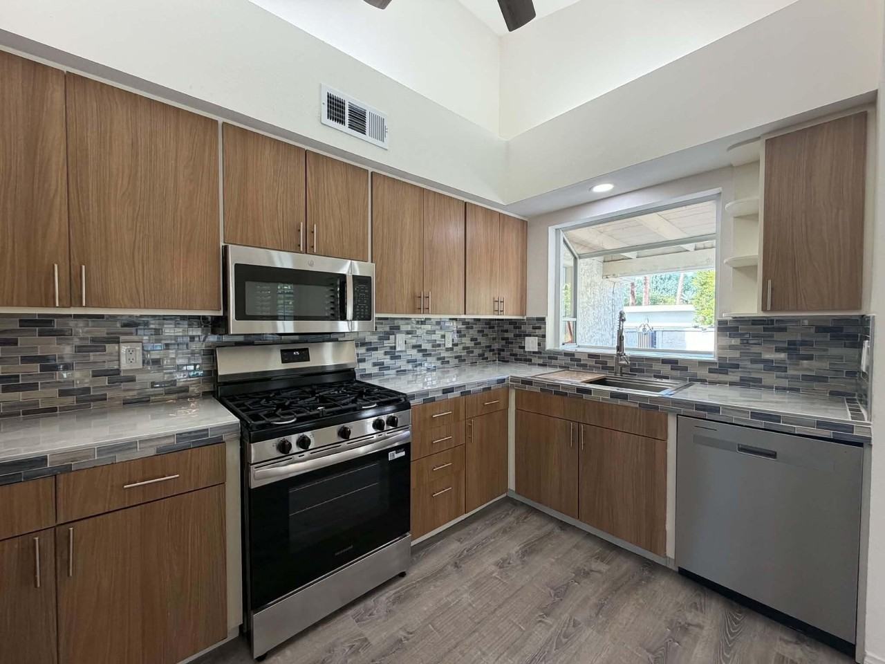 70451 Cobb Rd - Photo 7 of 23