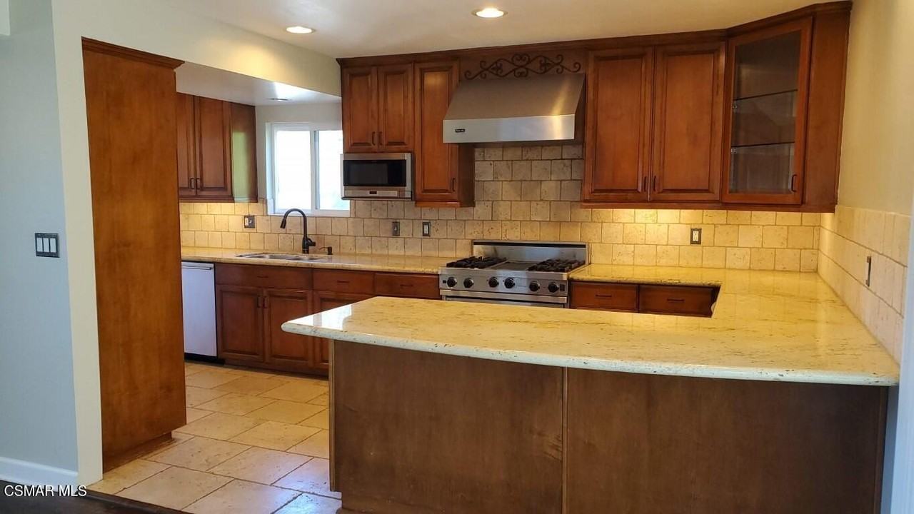 21800 Martinez St - Photo 5 of 27