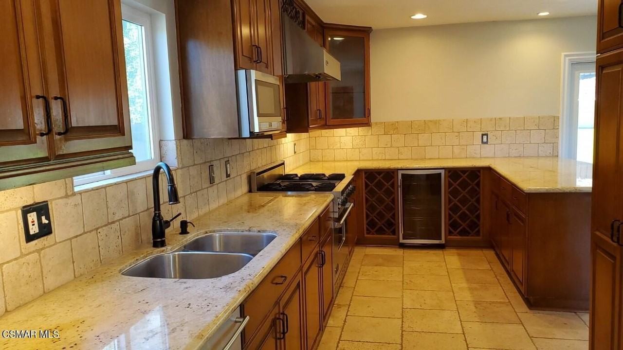 21800 Martinez St - Photo 7 of 27