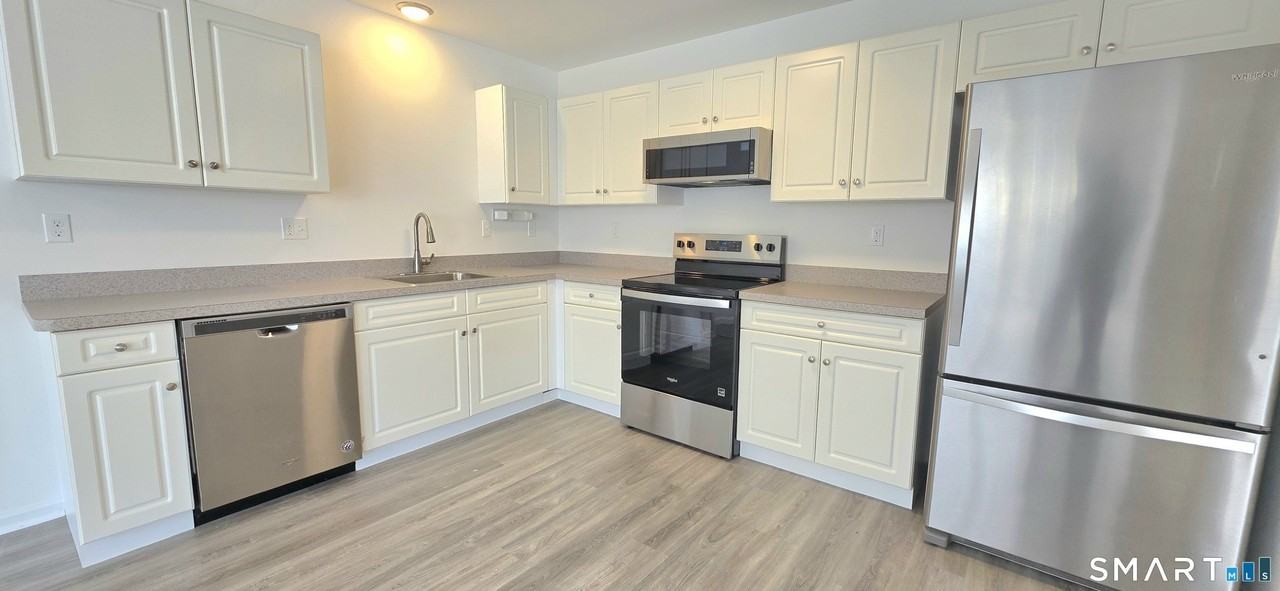 14 Berwyn St - Photo 4 of 9