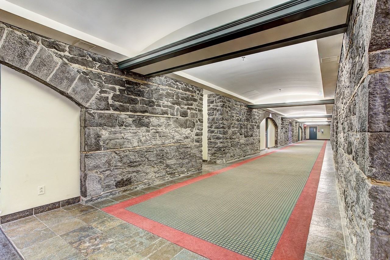260 Rue Sherbrooke E - Photo 3 of 12