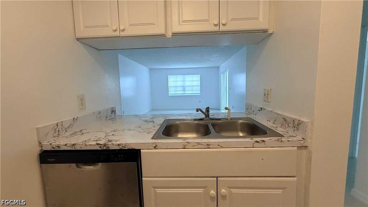 3407 Winkler Ave #309 - Photo 6 of 25