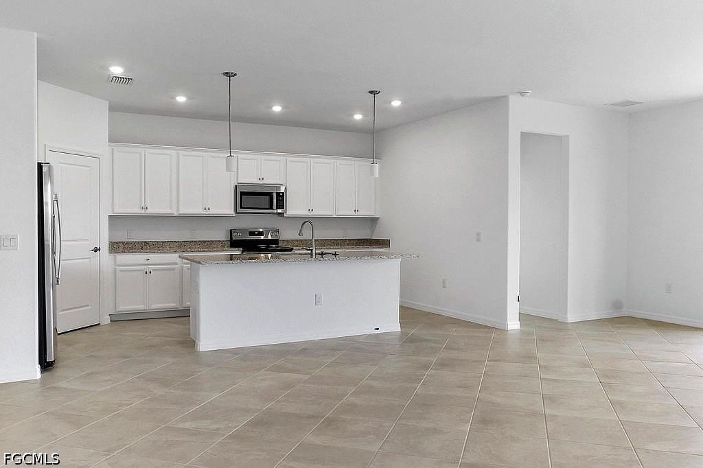 14882 Portico Blvd - Photo 3 of 48