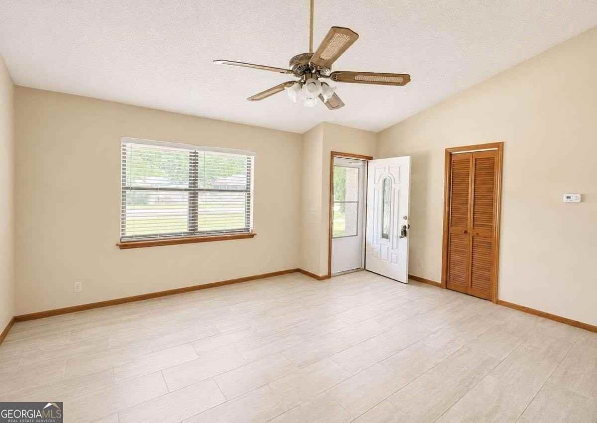 603 Plantation Village Dr - Photo 5 of 37