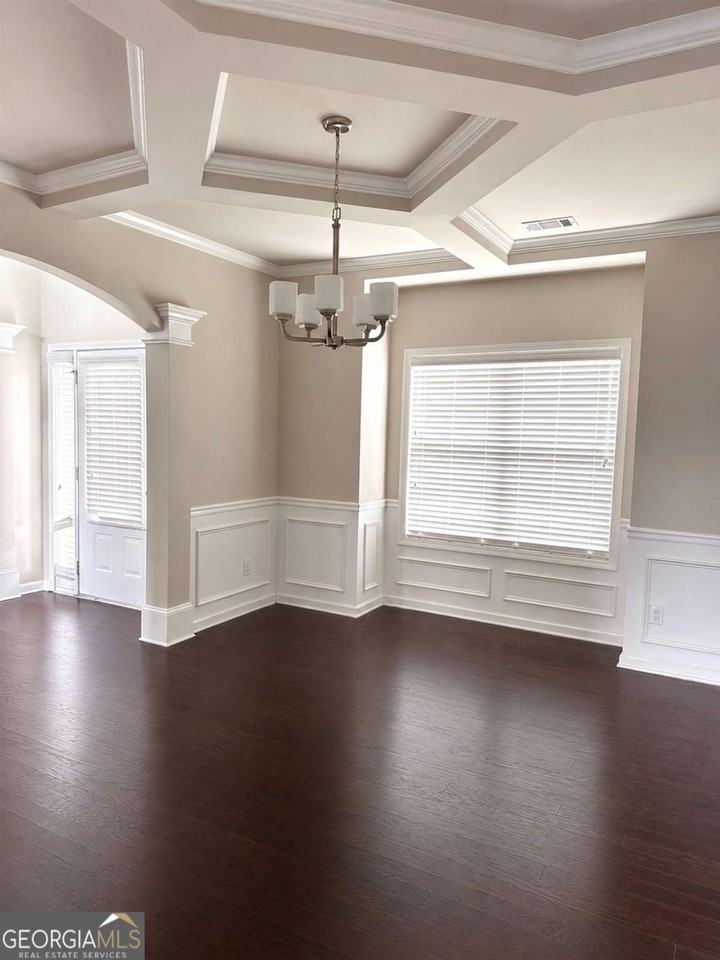 237 Franklin St - Photo 4 of 22