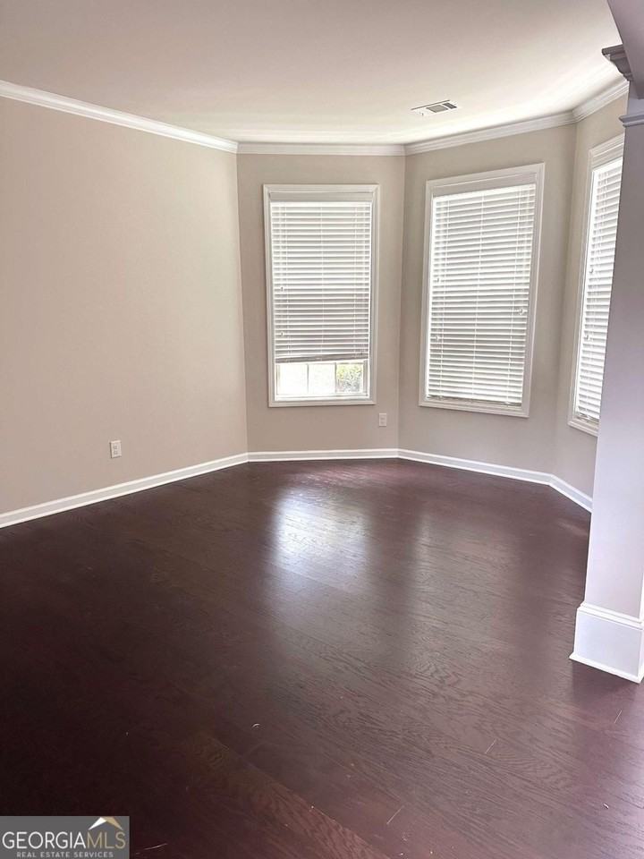 237 Franklin St - Photo 5 of 22